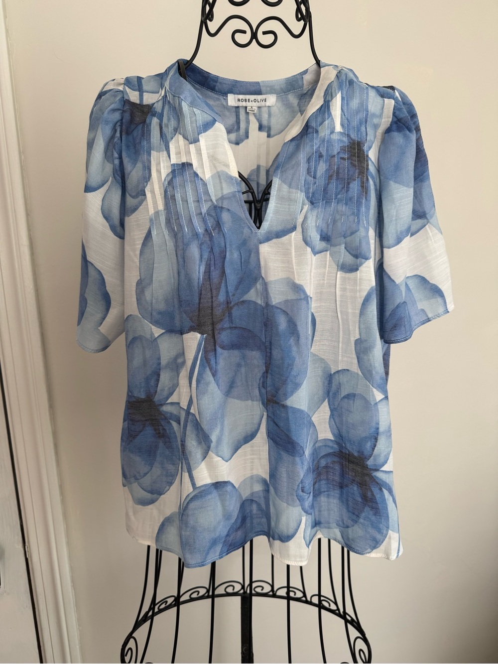 Rose & Olive White and Blue Floral Pintuck Blouse. NWOT